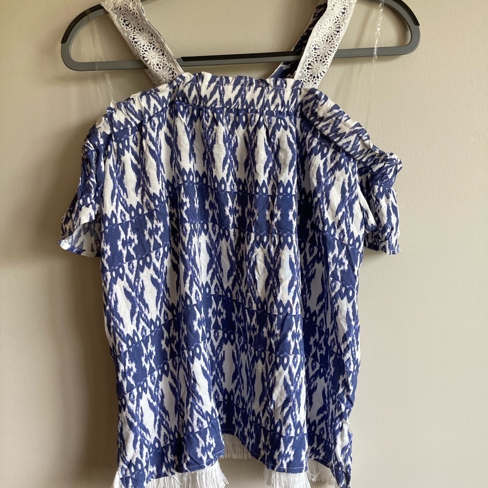 NWT One World Blue Print Off Shoulder Cold Shoulder Fringe Top S - Picture 4 of 13